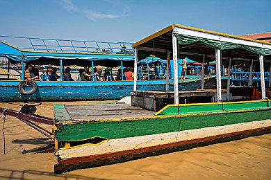 俯视角蝾螈射击游戏《AK-蝾螈突袭》9月14日发售